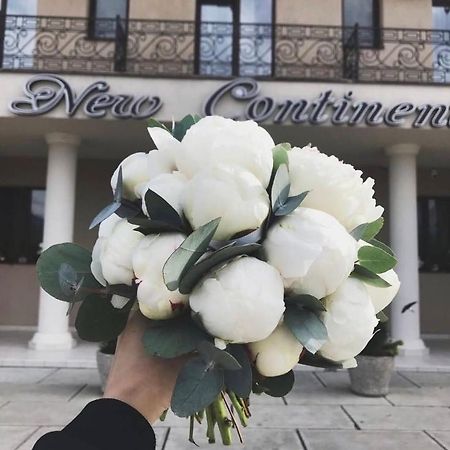 New Continent Hotel Bushtyno Bagian luar foto