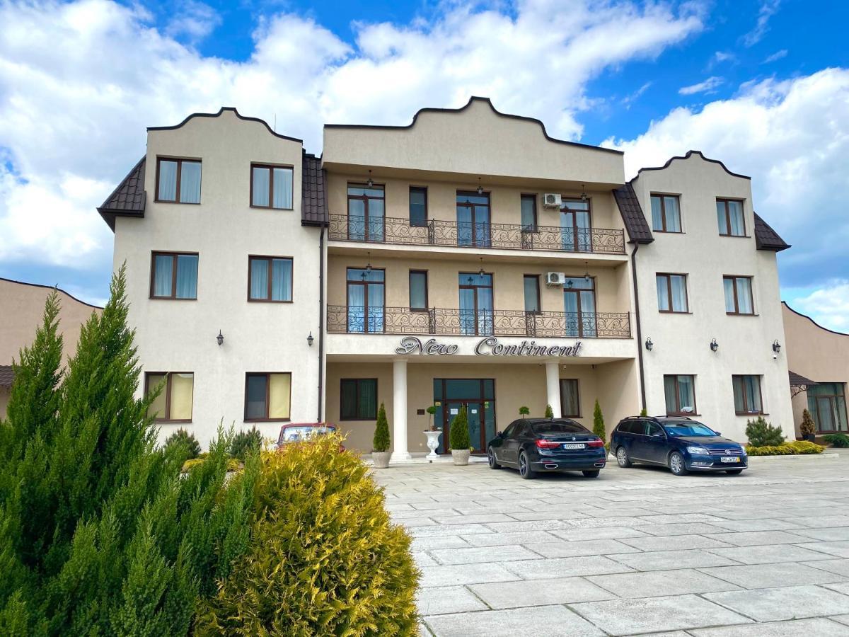 New Continent Hotel Bushtyno Bagian luar foto