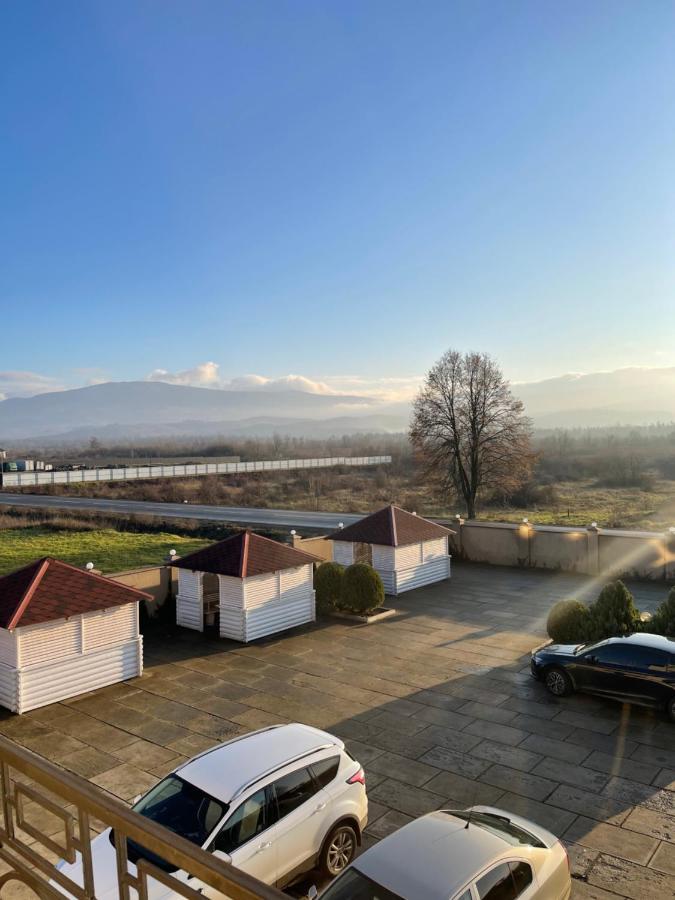 New Continent Hotel Bushtyno Bagian luar foto