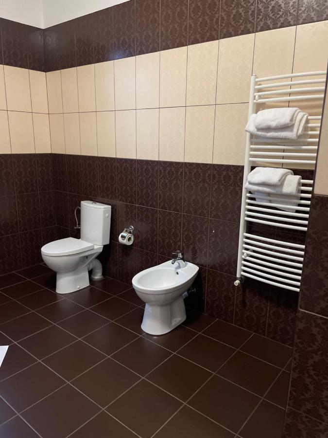 New Continent Hotel Bushtyno Bagian luar foto