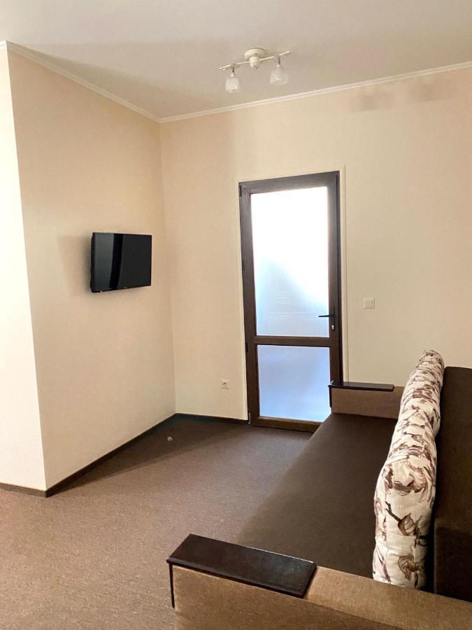 New Continent Hotel Bushtyno Bagian luar foto