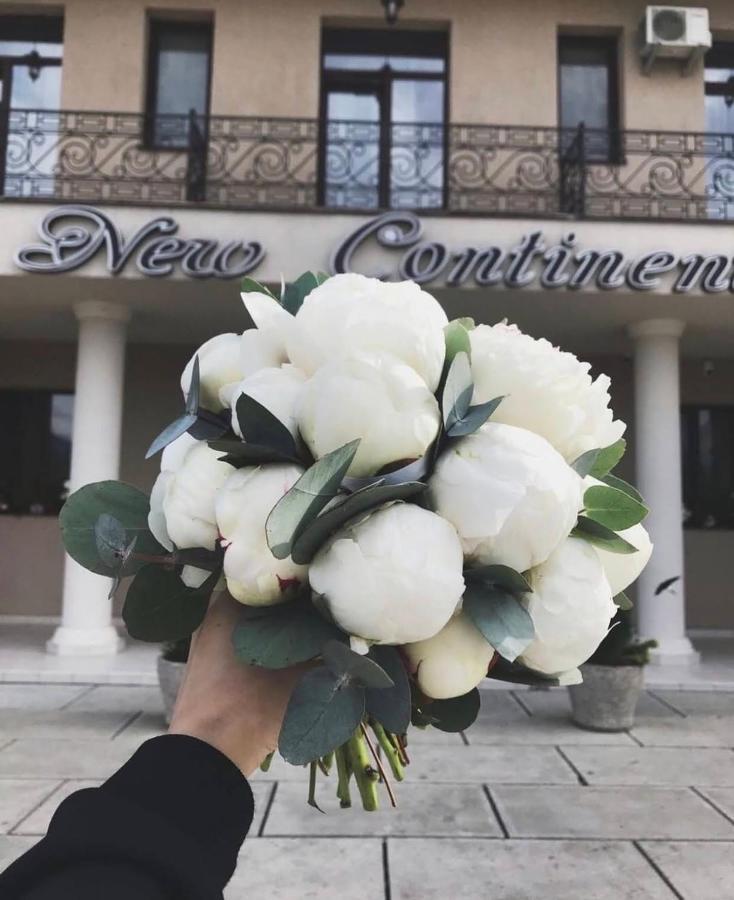 New Continent Hotel Bushtyno Bagian luar foto