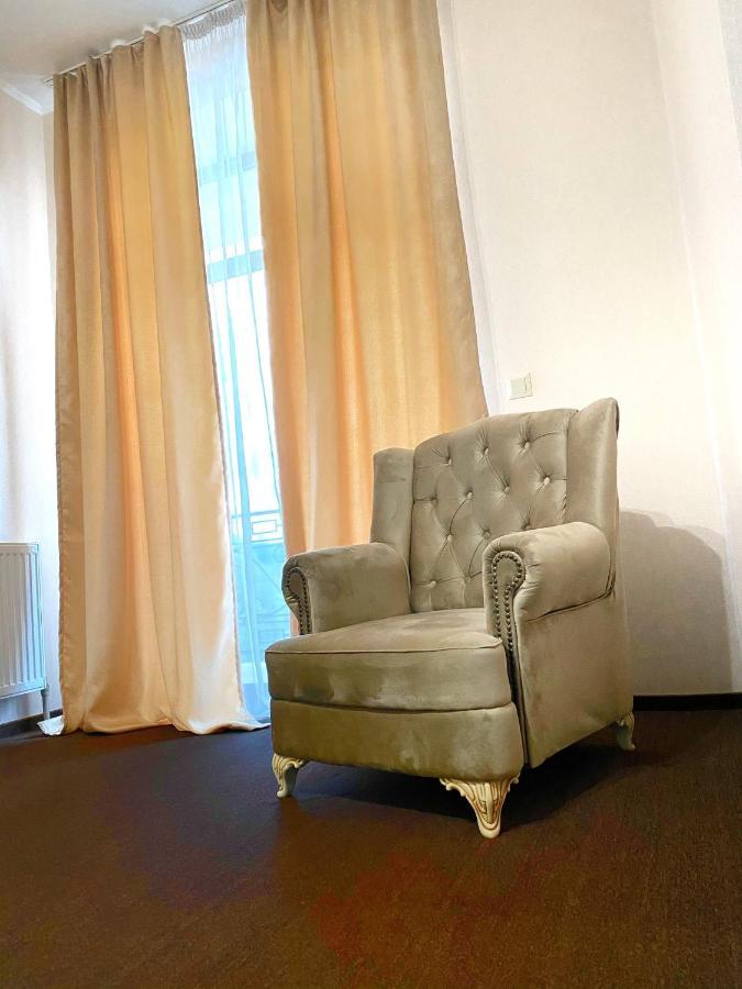 New Continent Hotel Bushtyno Bagian luar foto
