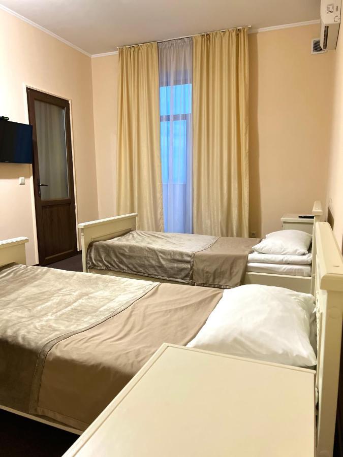 New Continent Hotel Bushtyno Bagian luar foto