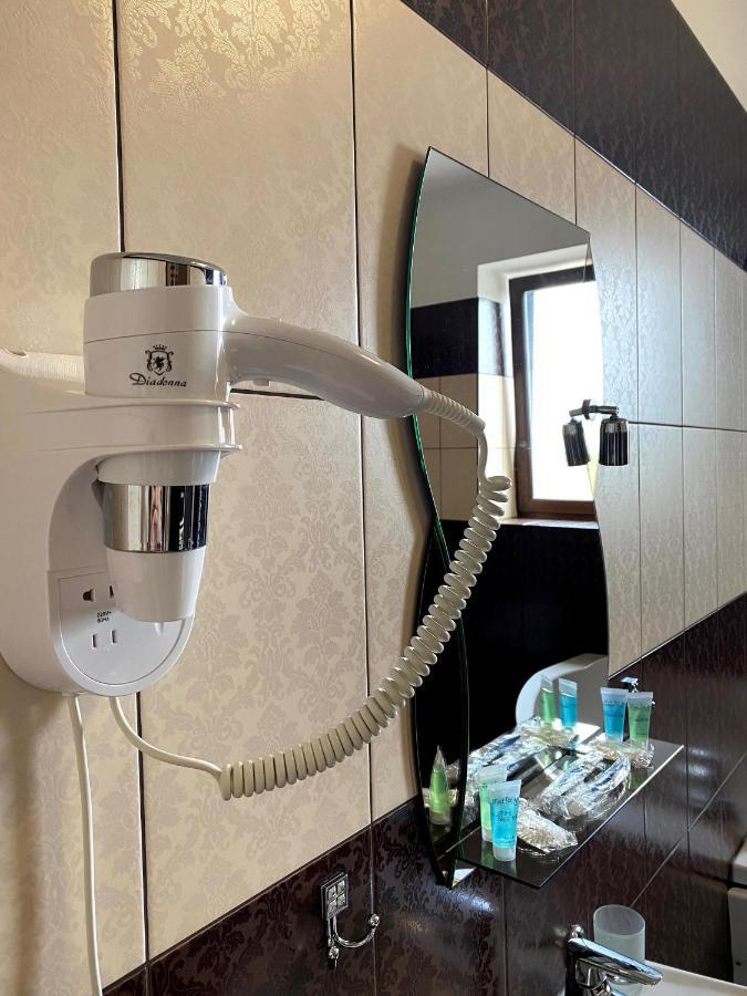 New Continent Hotel Bushtyno Bagian luar foto