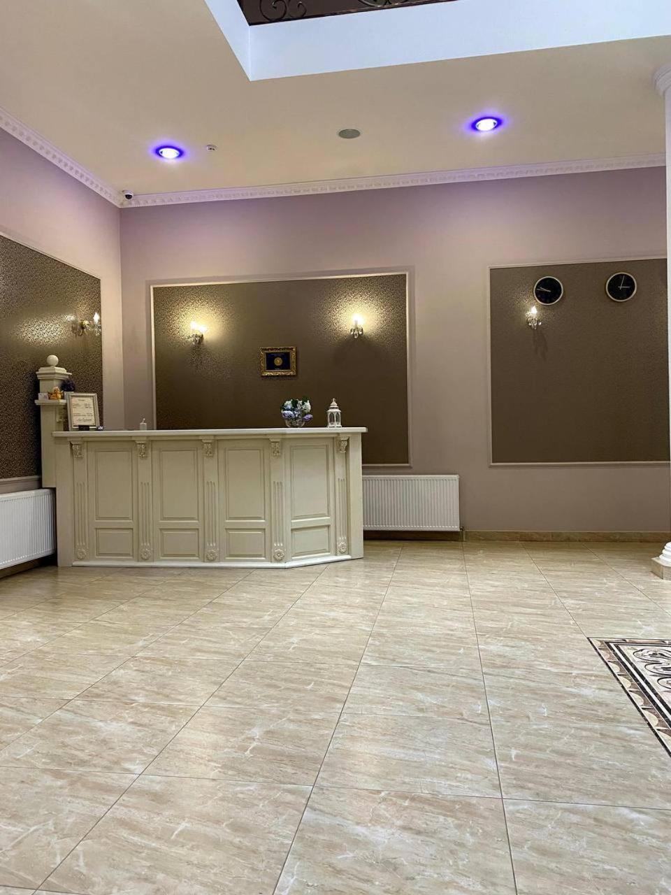 New Continent Hotel Bushtyno Bagian luar foto