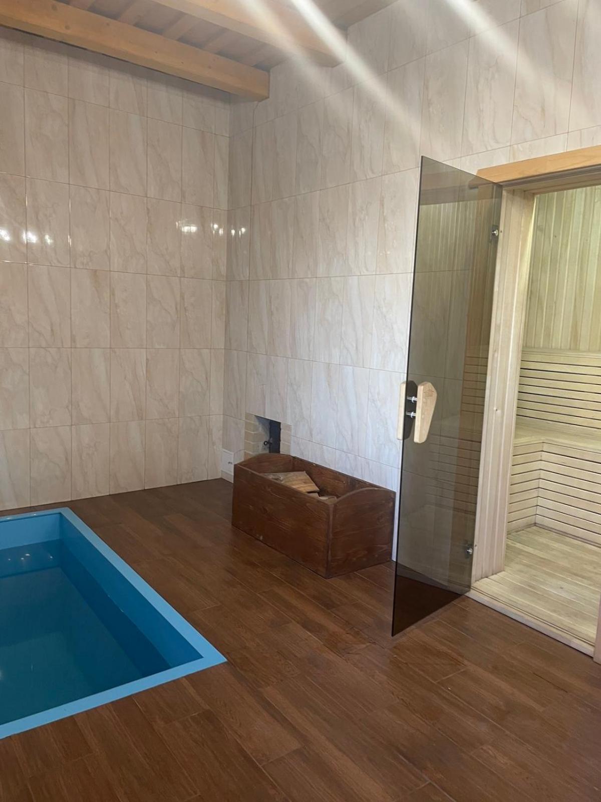 New Continent Hotel Bushtyno Bagian luar foto