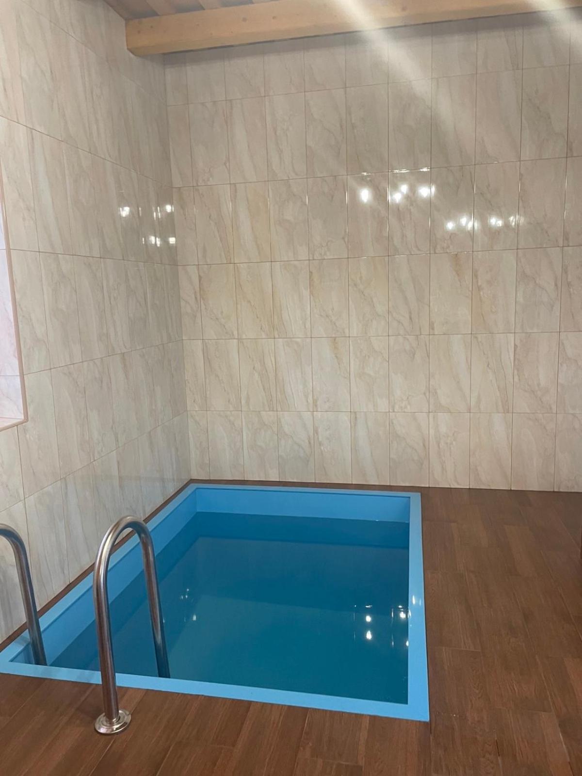 New Continent Hotel Bushtyno Bagian luar foto