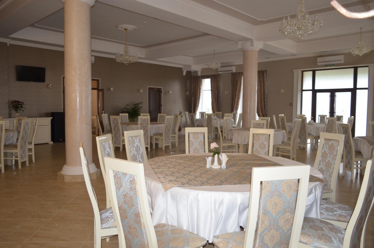 New Continent Hotel Bushtyno Bagian luar foto